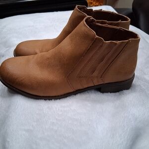 ✨ Dolce by Mojo Moxy Tan Ankle Boots • Size 9.5 • Excellent Condition ✨